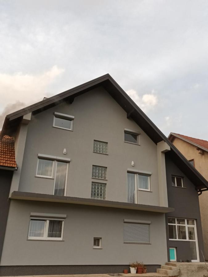 Apartmani Marijamagdalena Грачац Экстерьер фото