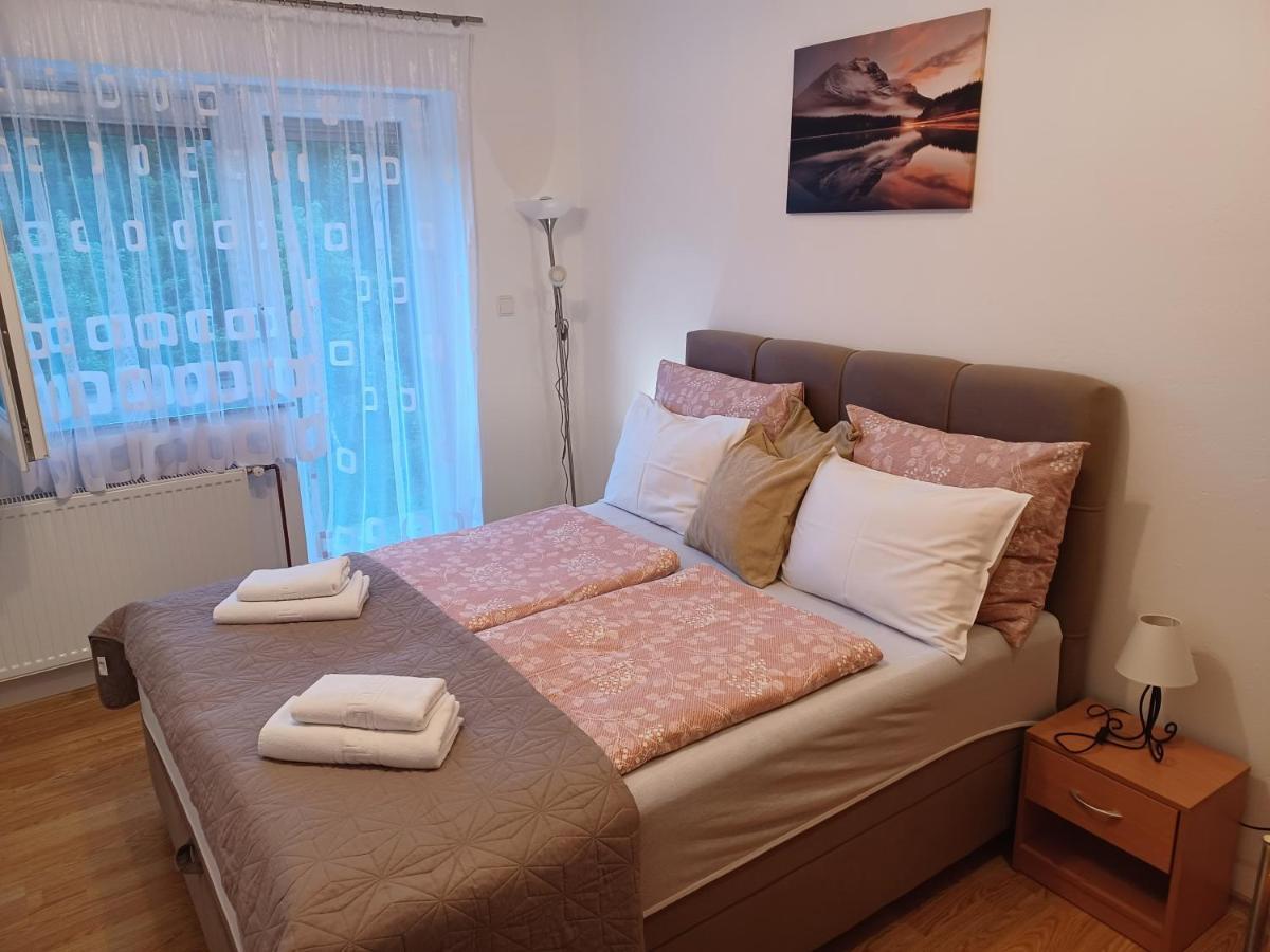 Apartmani Marijamagdalena Грачац Экстерьер фото