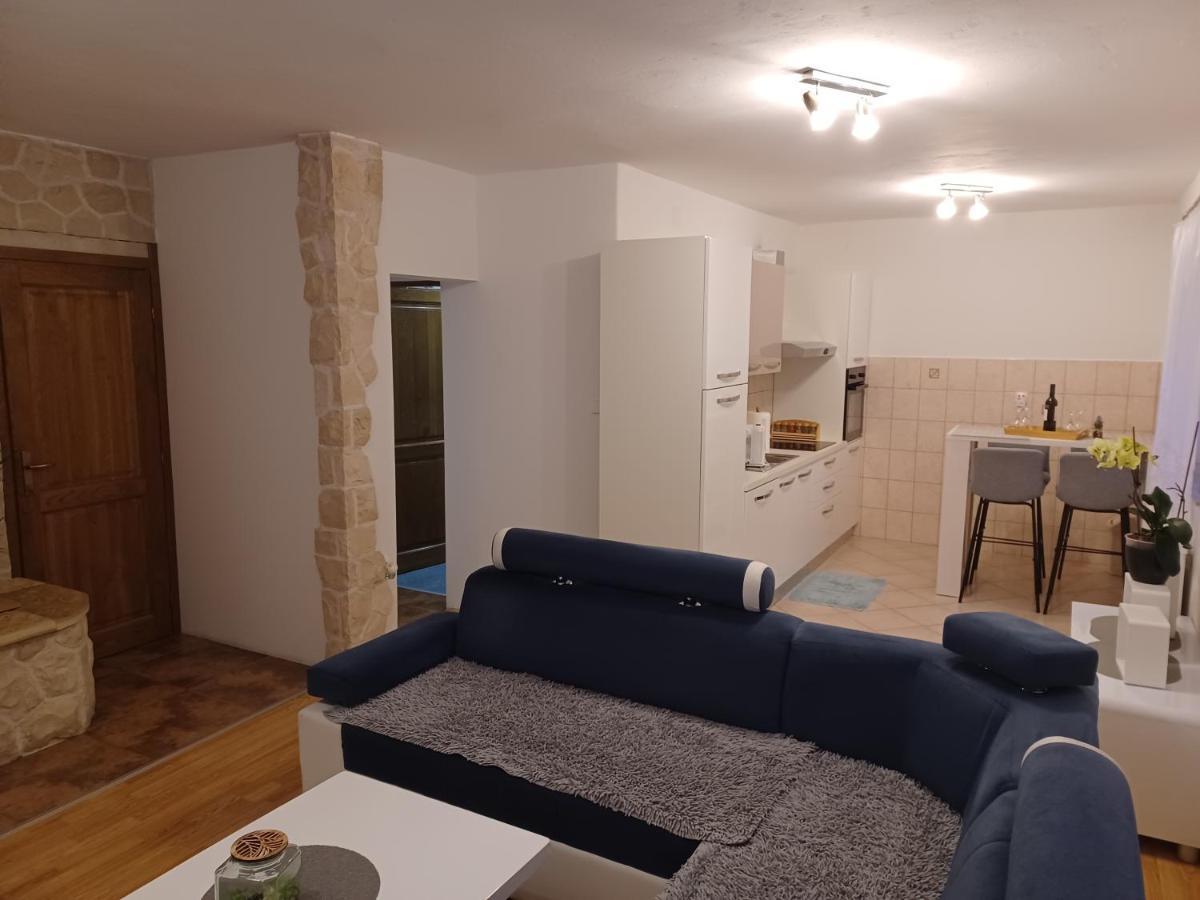 Apartmani Marijamagdalena Грачац Экстерьер фото