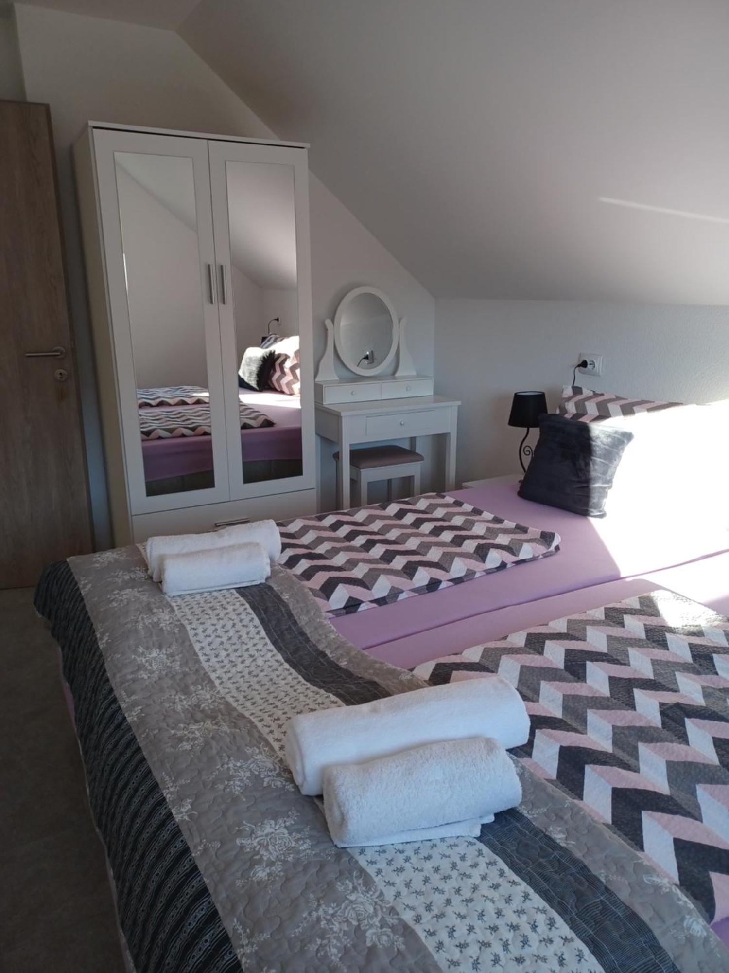 Apartmani Marijamagdalena Грачац Экстерьер фото