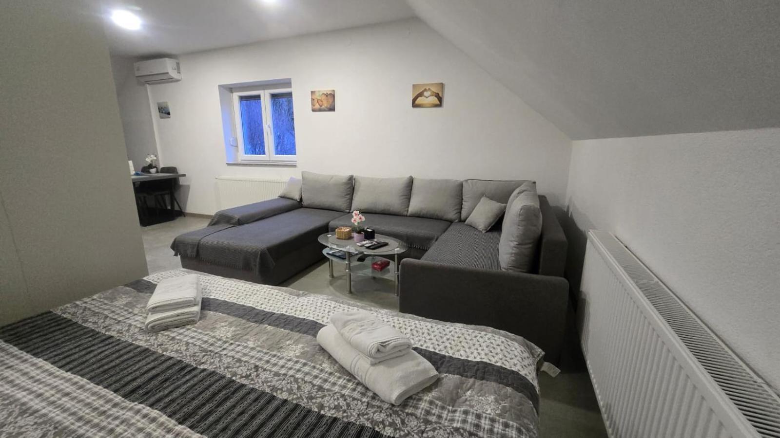 Apartmani Marijamagdalena Грачац Экстерьер фото